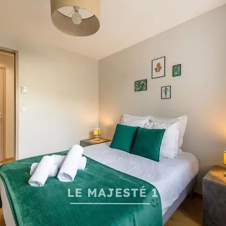 Le Majeste 1 Et 4 Apartment *
