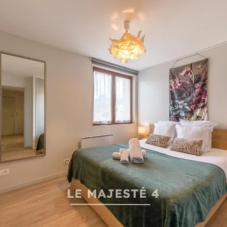 Le Majeste 1 Et 4 Apartment *